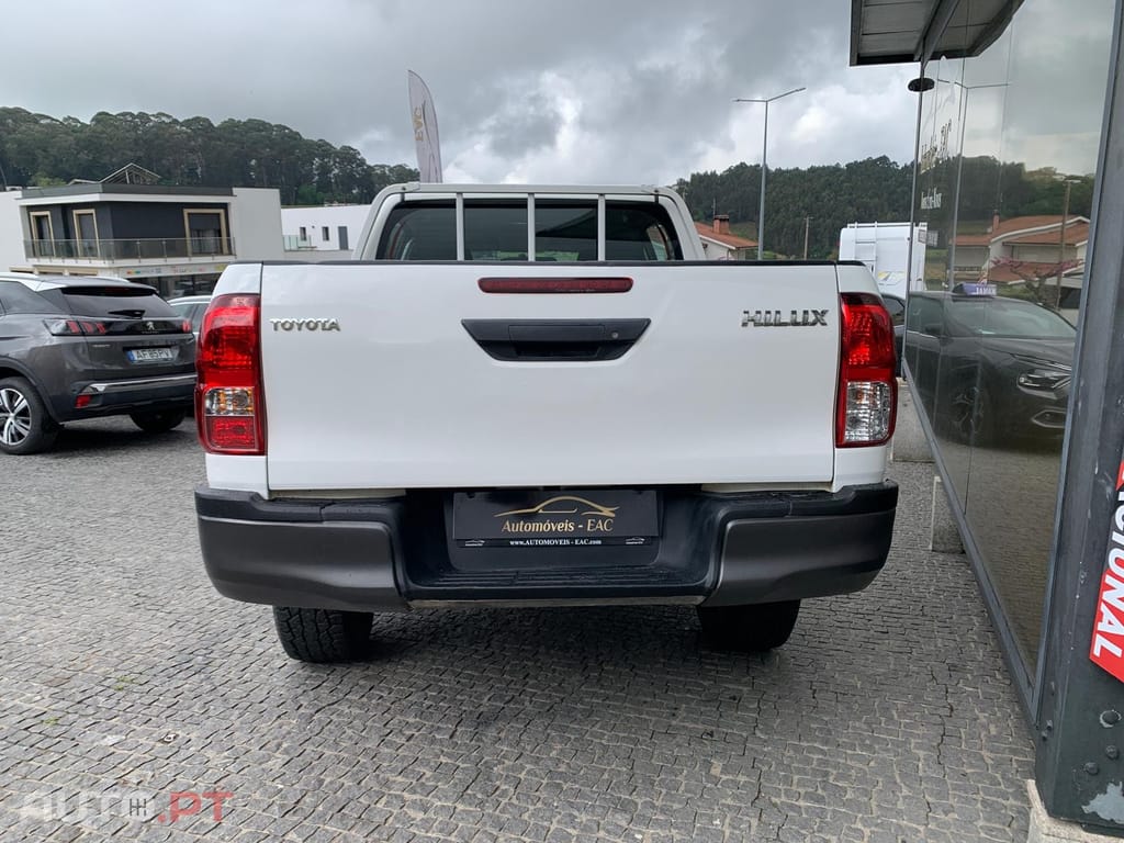 Toyota Hilux 2.4 D-4D 2WD CD