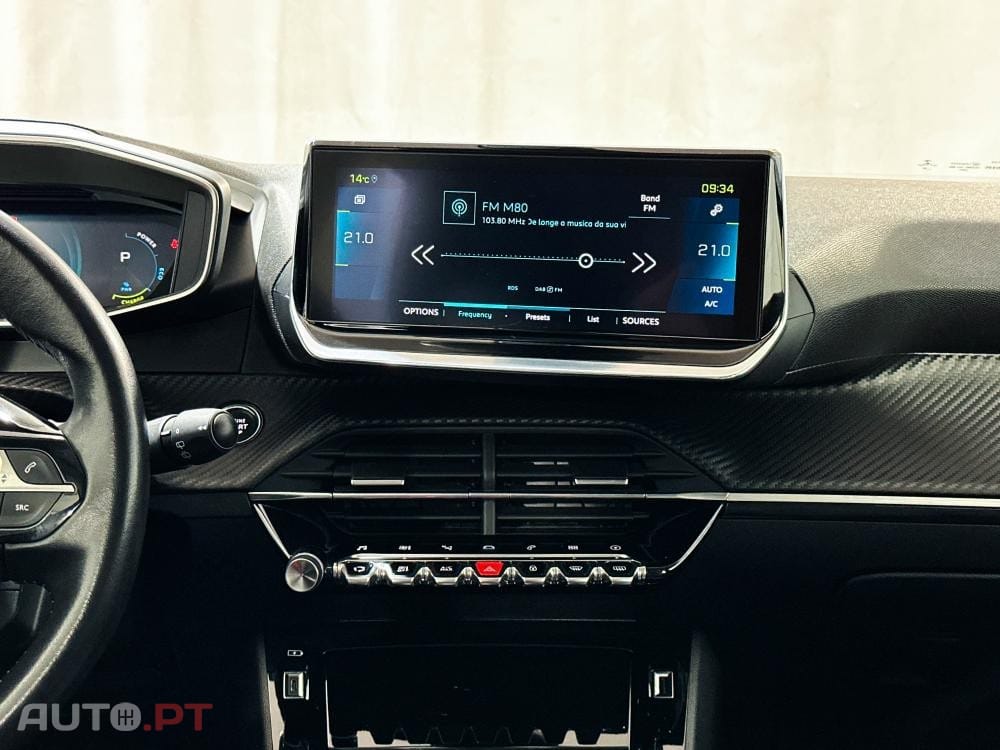 Peugeot E-2008 50 kWh Allure Pack