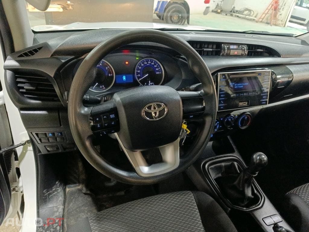 Toyota Hilux 2.4 D-4D 2WD CD
