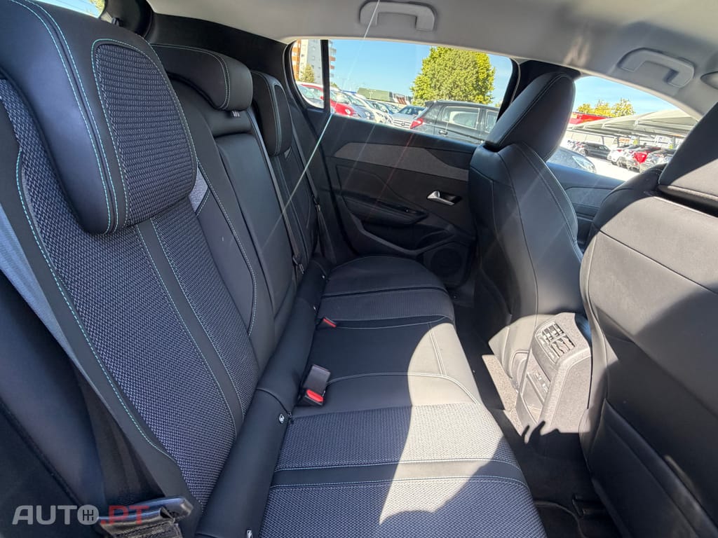 Peugeot 308 1.2 PureTech Allure EAT8