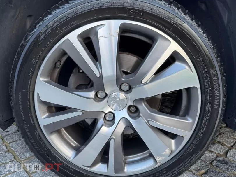 Peugeot 2008 1.2 PureTech Crossway