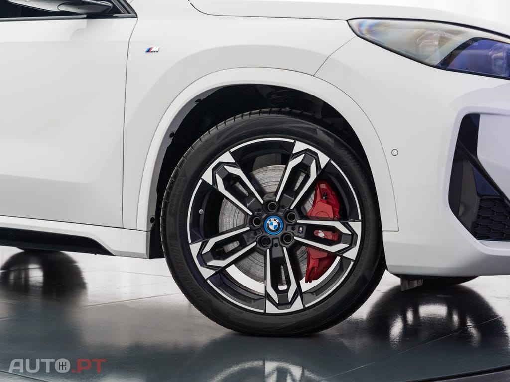 BMW iX1 eDrive20 Pack Desportivo M Pro