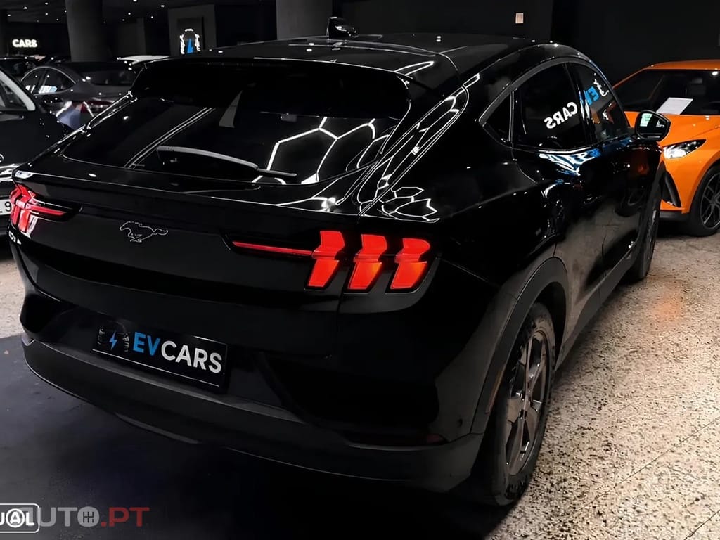 Ford Mustang Mach-E 75.7 kWh Base