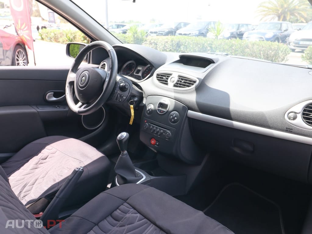 Renault Clio 1.5 dCi — fotografia 8