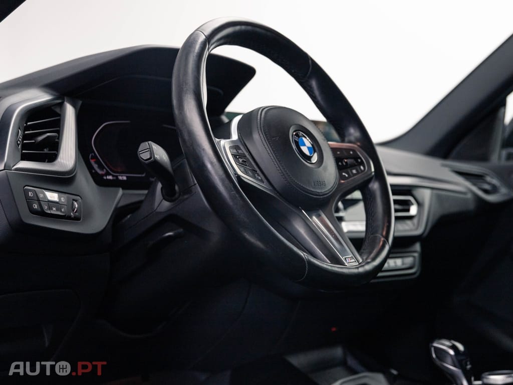 BMW 218 i Pack Desportivo M