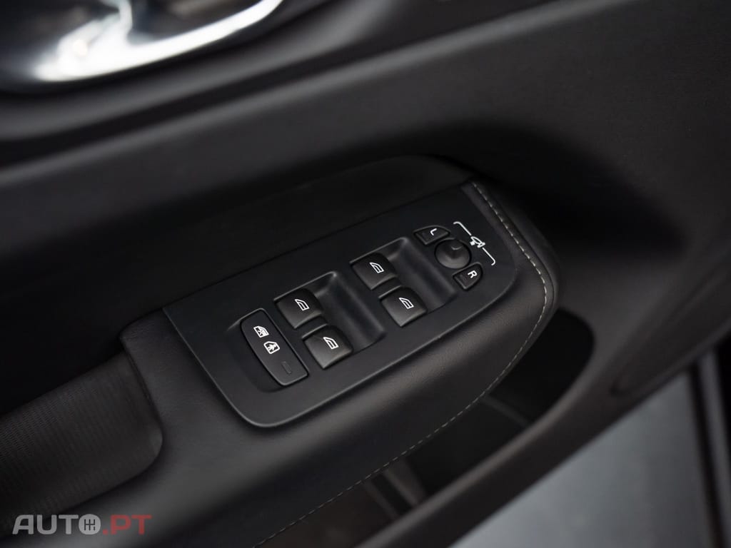 Volvo XC60 2.0 T6 PHEV Plus Dark