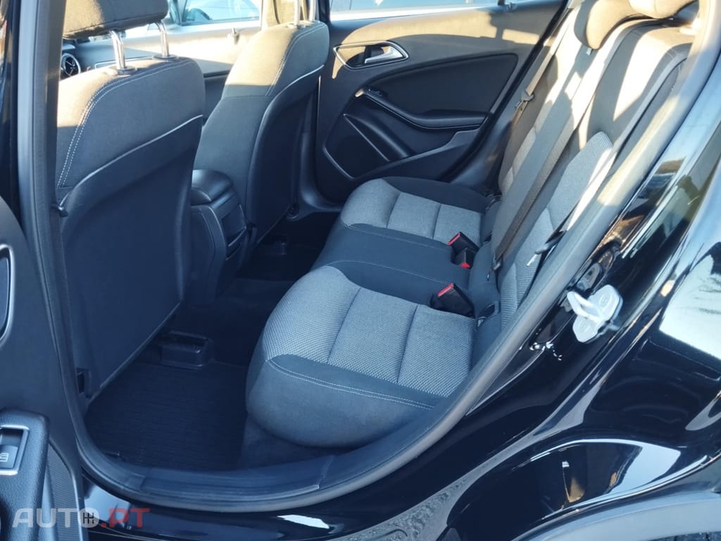 Mercedes-Benz GLA 180 automático