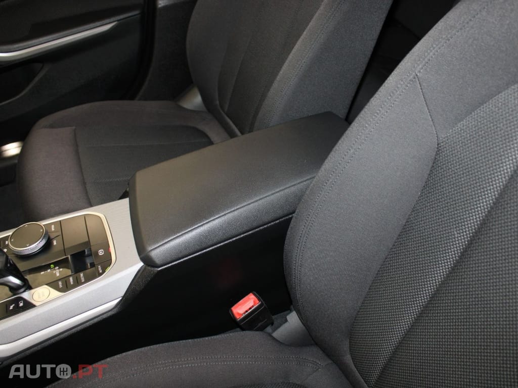 BMW 330 TOURING PLUG-IN ADVANTAGE I.V.A DEDUTÍVEL