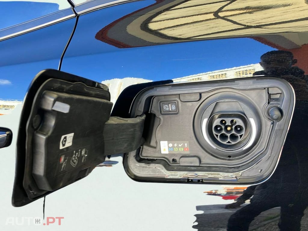 Peugeot 3008 1.6 Hybrid Allure e-EAT8