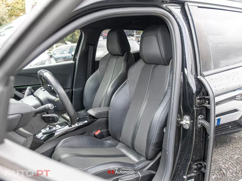 Peugeot E-2008 50 kWh GT