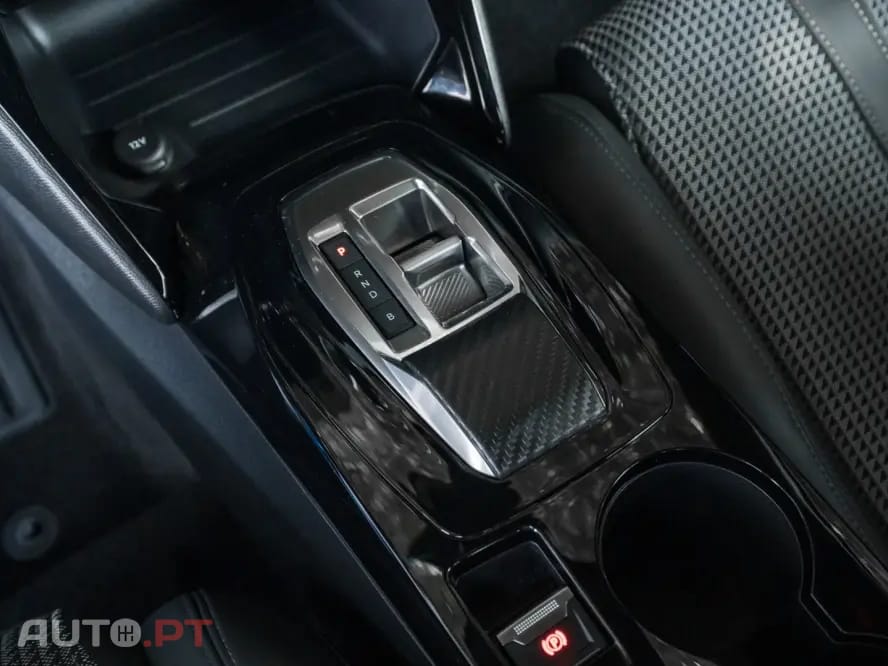 Peugeot E-2008 50 kWh GT