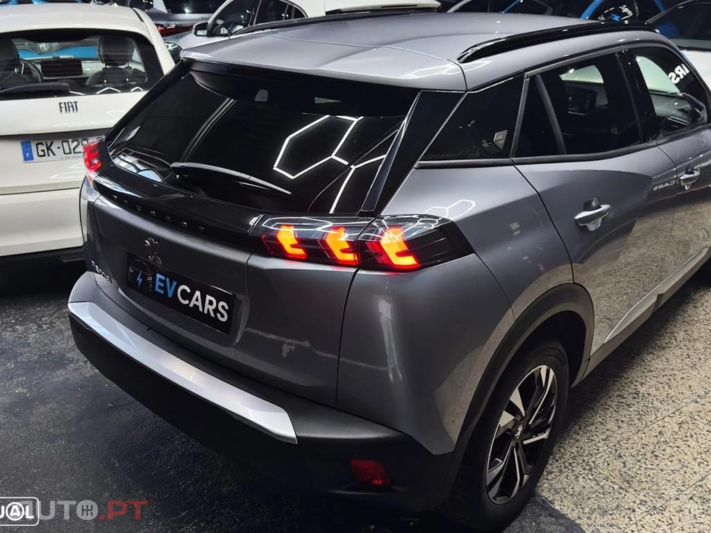 Peugeot E-2008 50 kWh Allure Pack