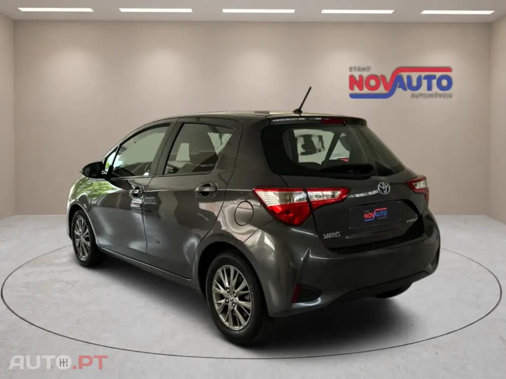 Toyota Yaris 1.5 HSD Sport +P.Techno+P.Luxury — fotografia 5