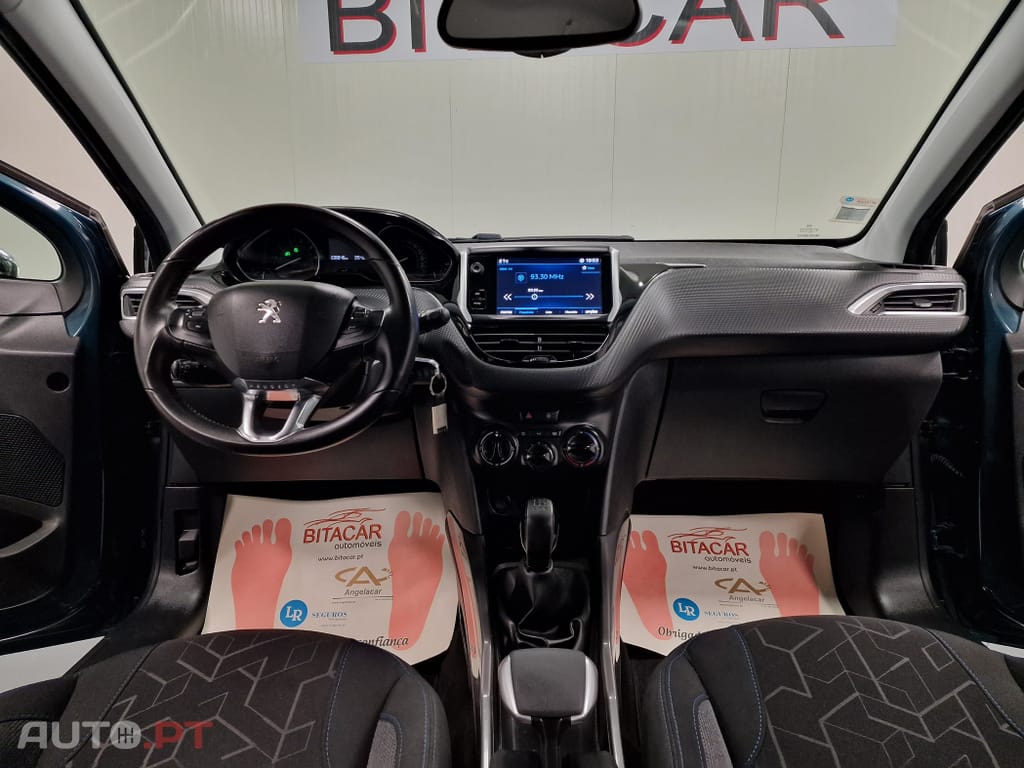 Peugeot 2008 1.2 PURETECH STYLE