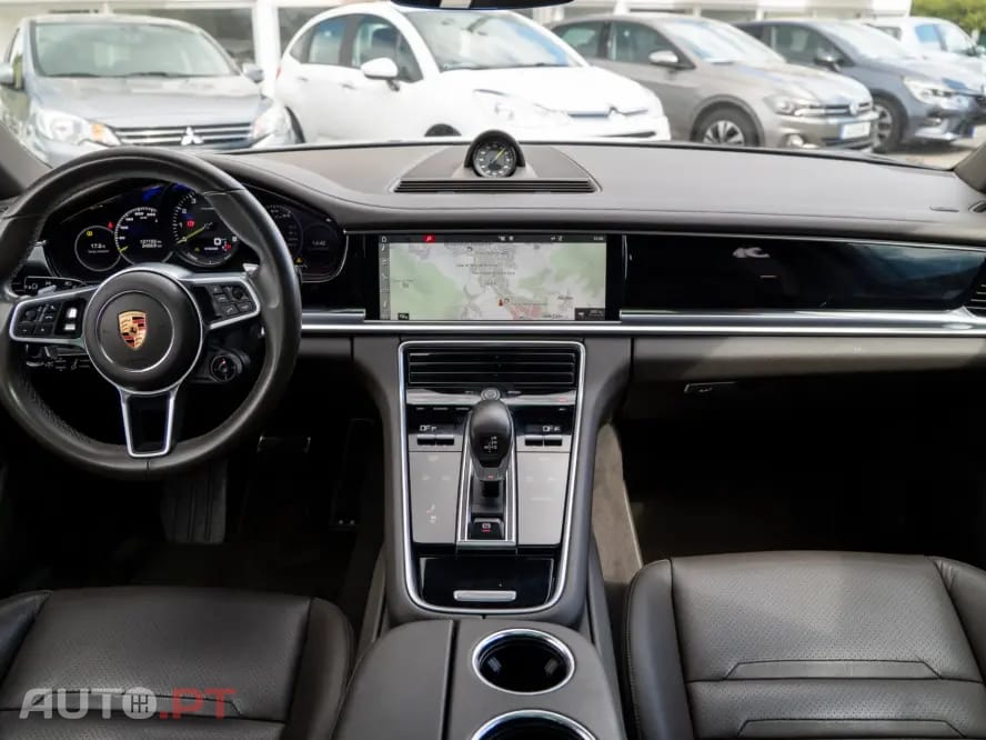 Porsche Panamera 4 E-Hybrid Platinum Edition