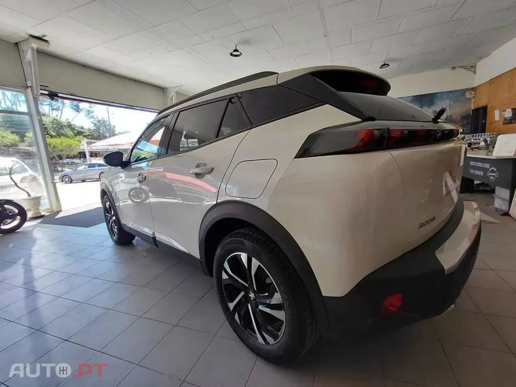 Peugeot 2008 PureTech 130 Allure Pack foto 5