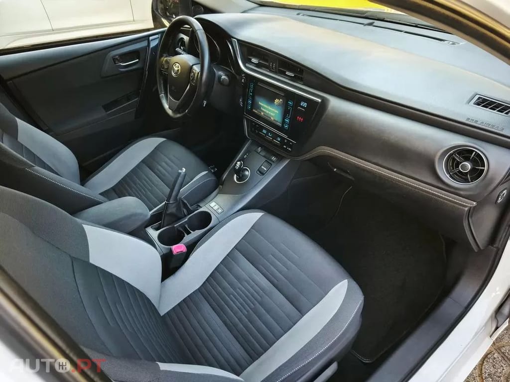 Toyota Auris 1.8 HSD Comfort+J17
