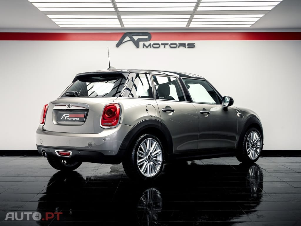 MINI Cooper Cooper D Auto