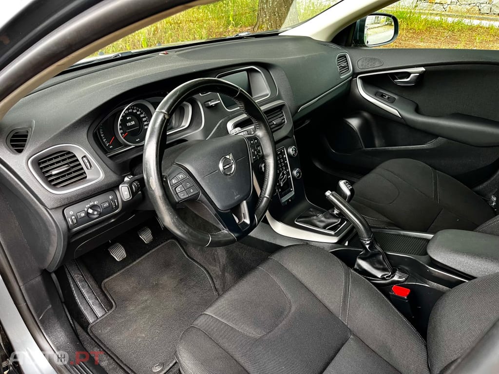 Volvo V40 D2