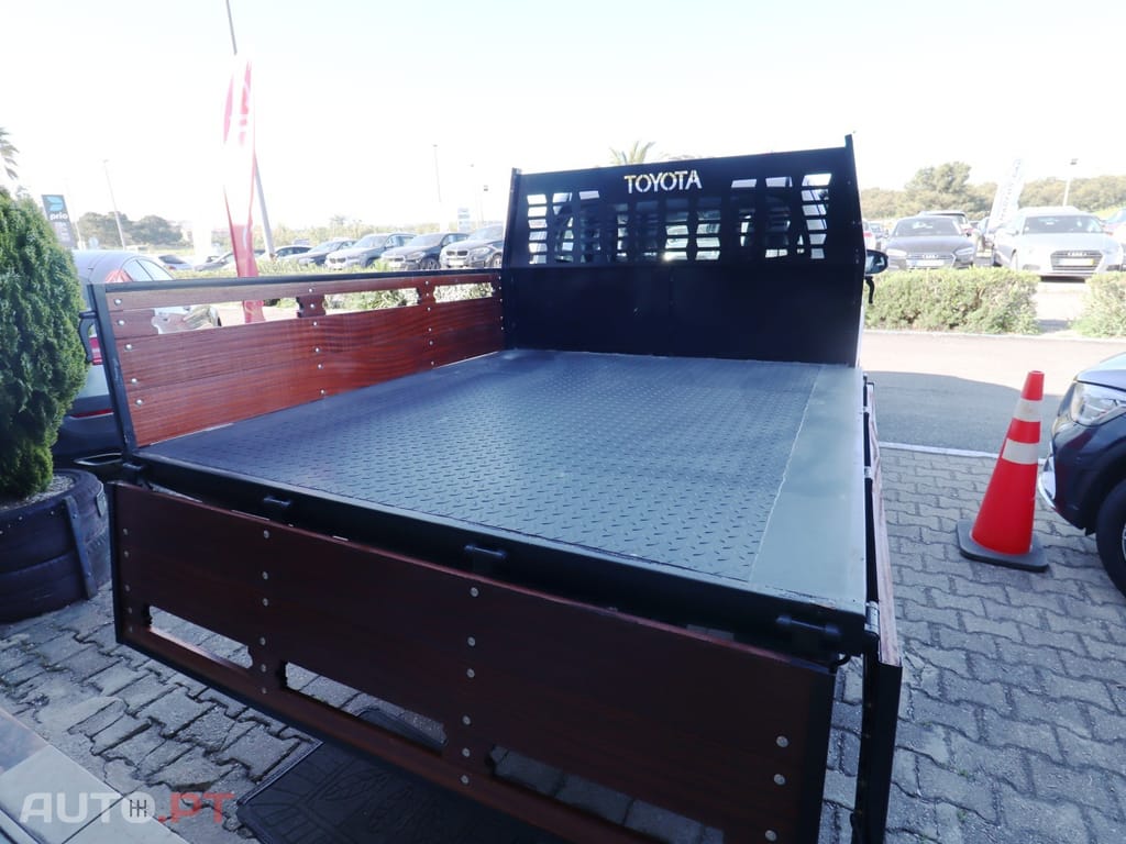 Toyota Hilux 2.4 D-4D 4WD CE CH