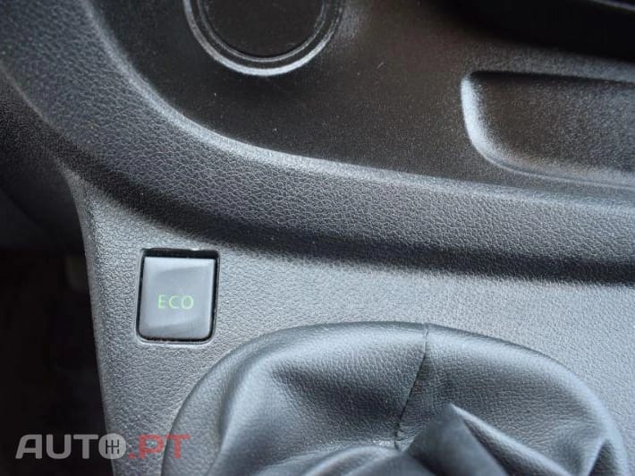 Renault Trafic 2.0 dCi L1H1 (C/ Frio)
