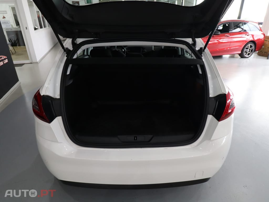 Peugeot 308 1.5 BlueHDi Active — fotografia 17