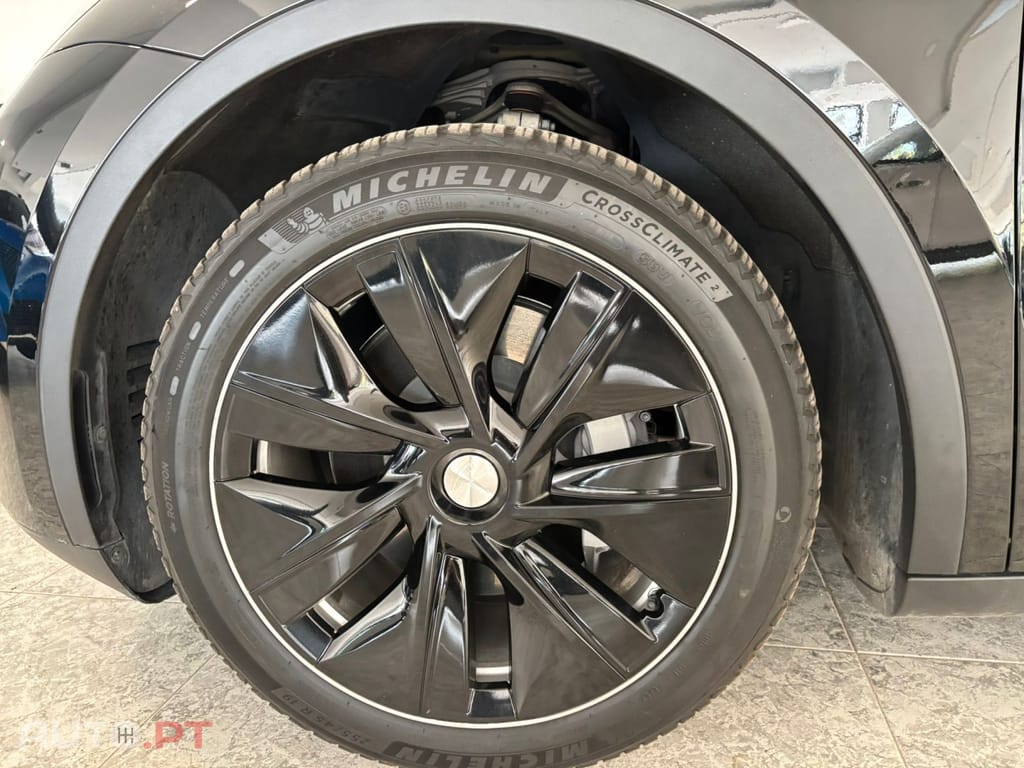 Tesla Model Y RWD
