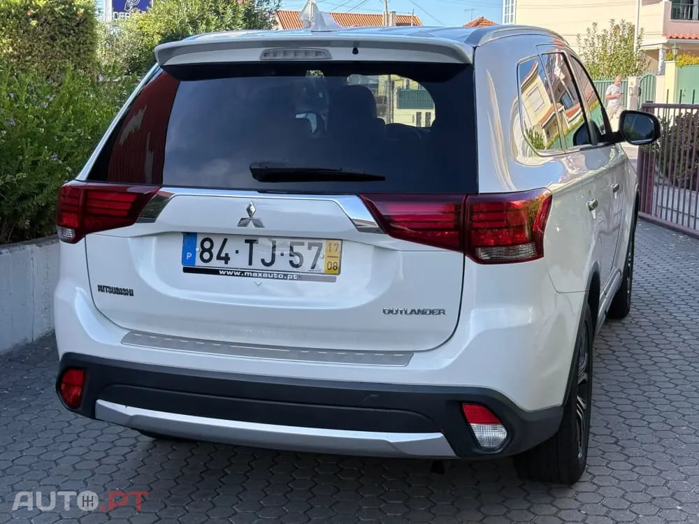 Mitsubishi Outlander 2.2 DI-D Instyle Navi