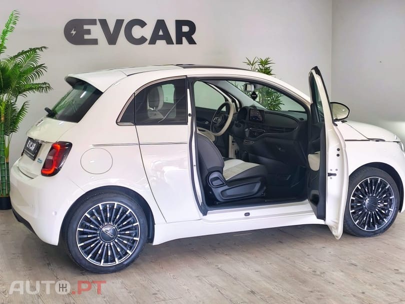 Fiat 500e La Prima