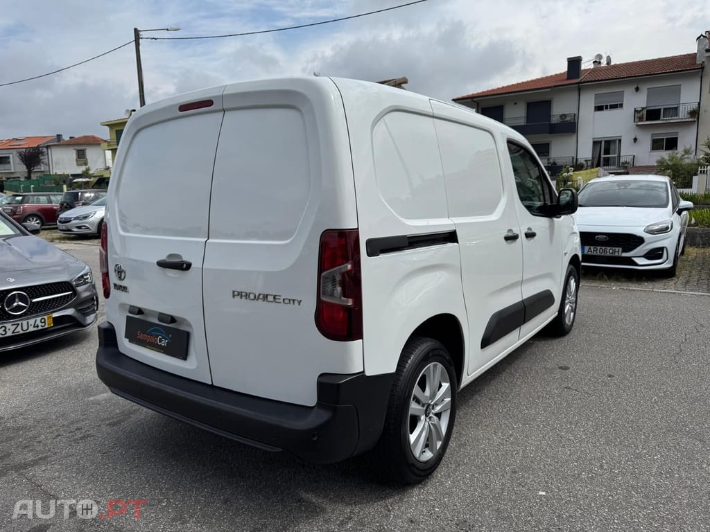 Toyota Proace 1.5D L1 Comfort - IVA DEDUTÍVEL