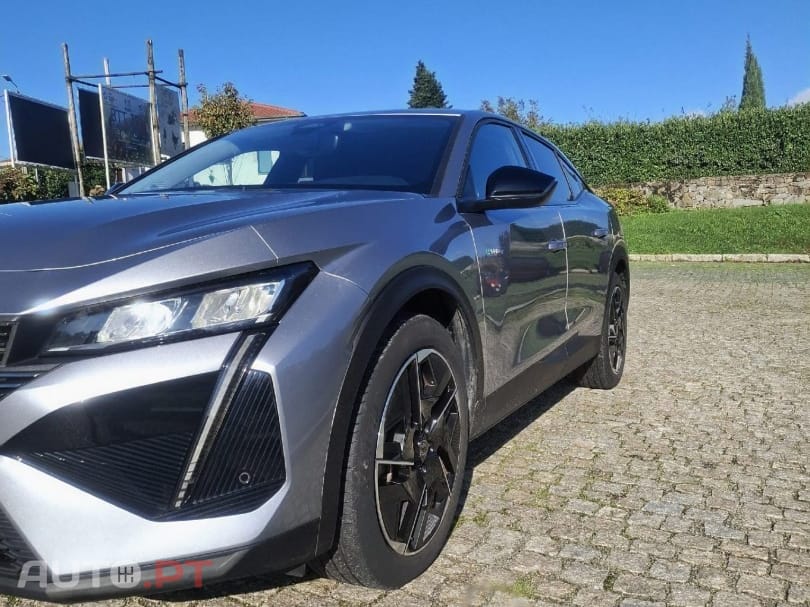 Peugeot 408 Plug-In Hybrid 180 e-EAT8 Allure