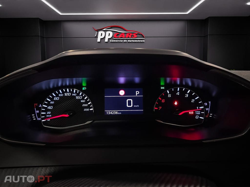 Peugeot 2008 1.2 PureTech Active Pack EAT8