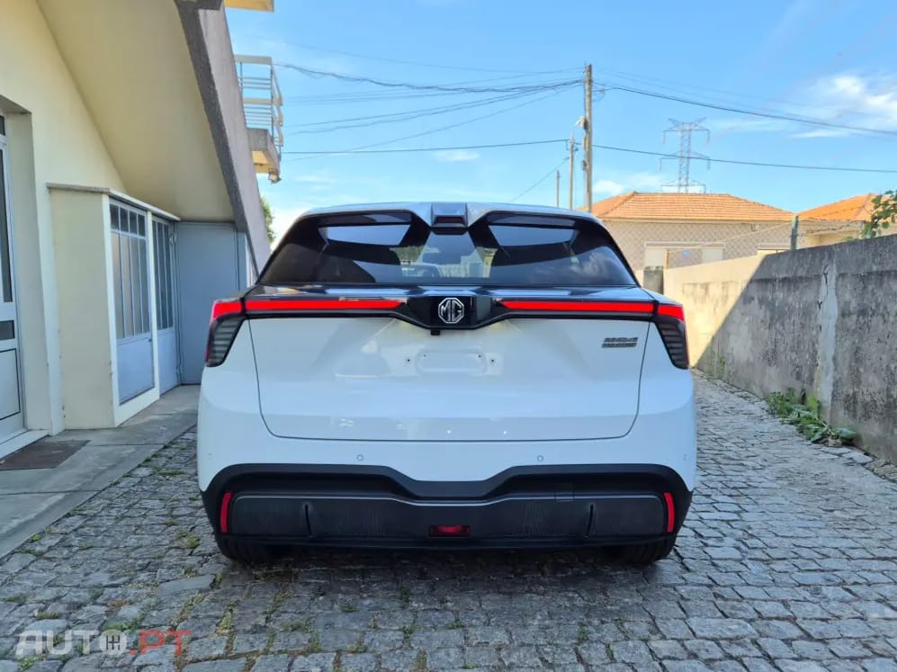 MG MG4 64 kWh Luxury