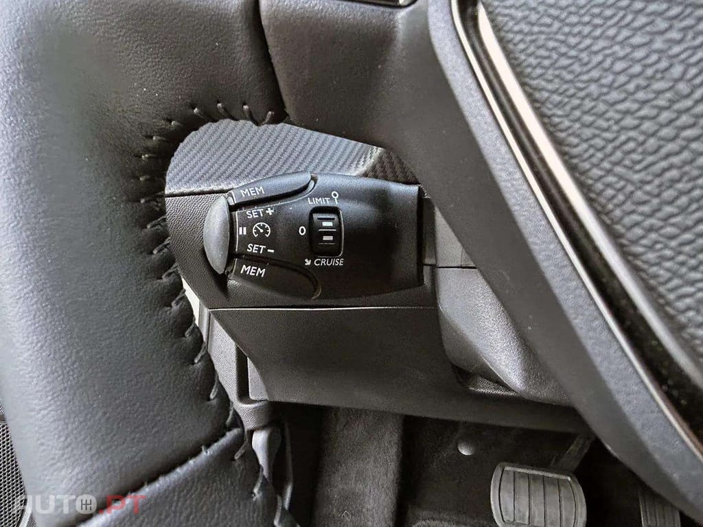 Peugeot E-2008 50 kWh Allure Pack