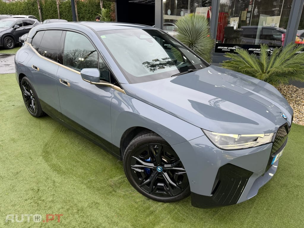 BMW iX xDrive 40 Pack Desportivo