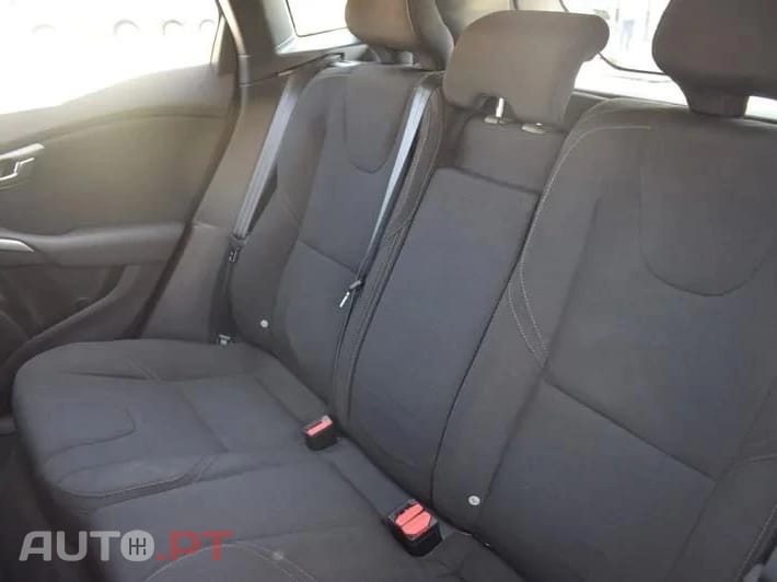 Volvo V40 Cross Country Outro