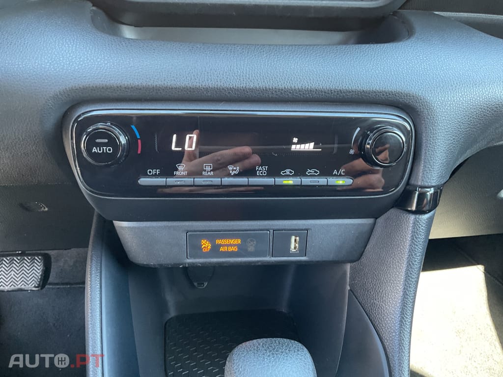 Toyota Yaris TOYOTA YARIS VVT-I HYBRID