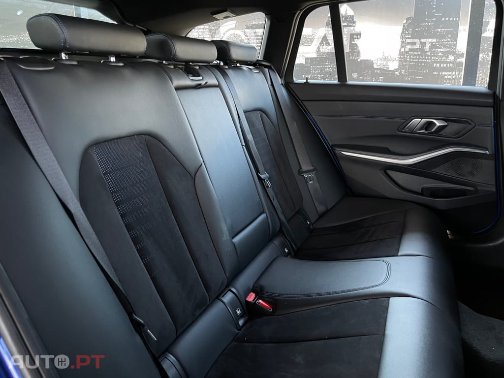 BMW 330 e Touring Pack M Auto