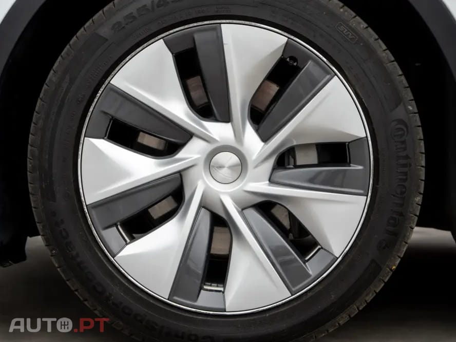 Tesla Model Y Long Range RWD