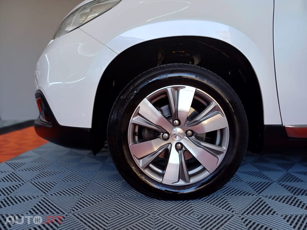 Peugeot 2008 1.2 PureTech Allure