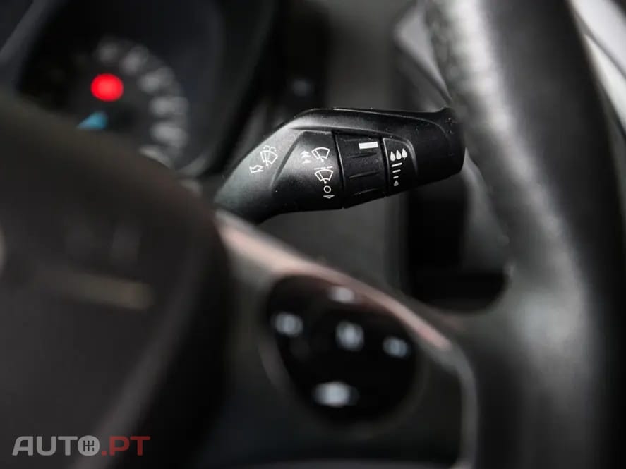 Ford Transit Custom Adaptada p/ 3 cadeiras de rodas