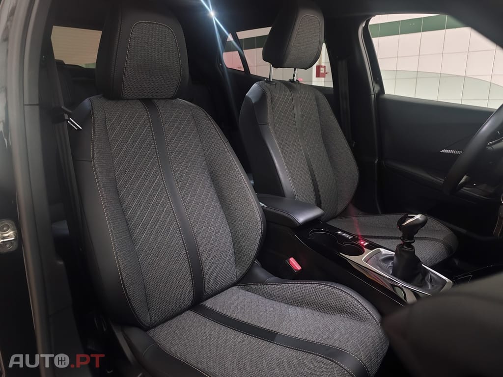 Peugeot 2008 1.2 PureTech Allure Pack