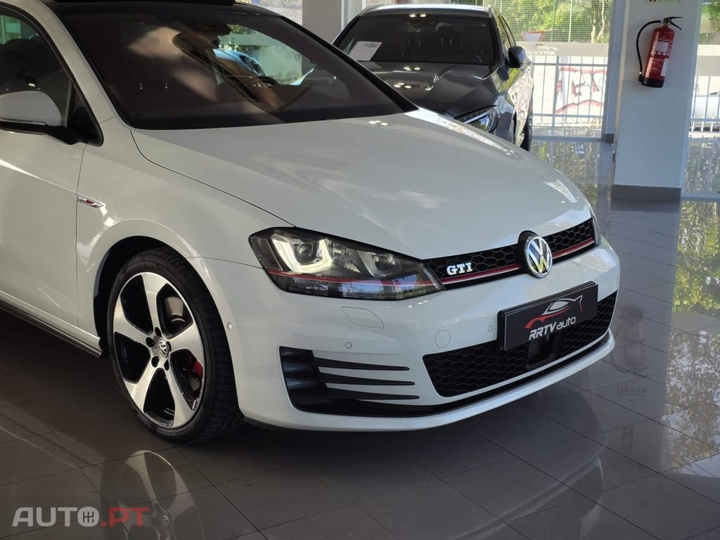 Volkswagen Golf 2.0 TSI GTI DSG