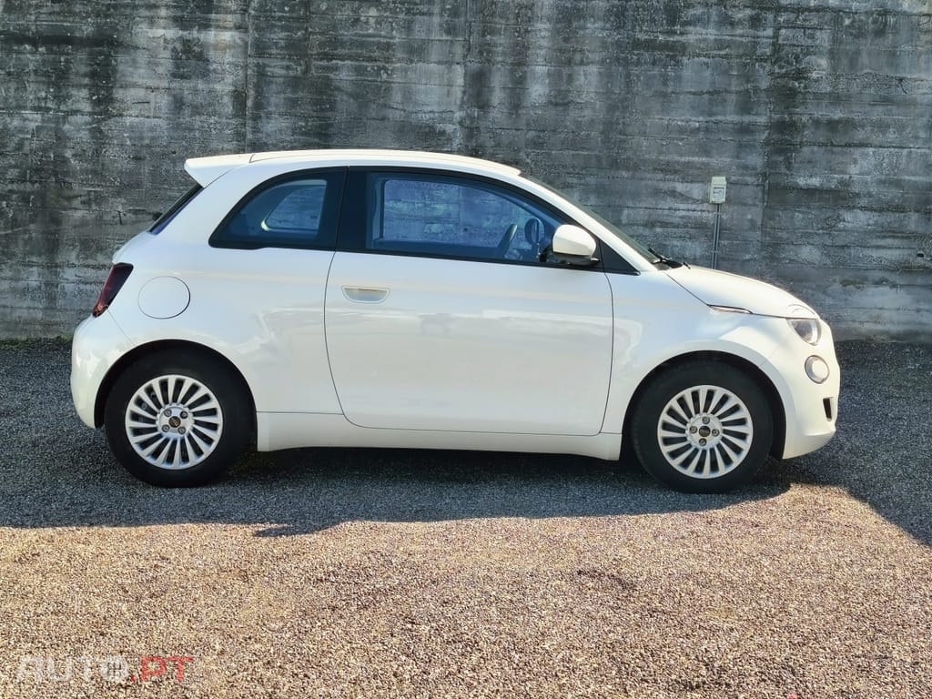 Fiat 500e Action