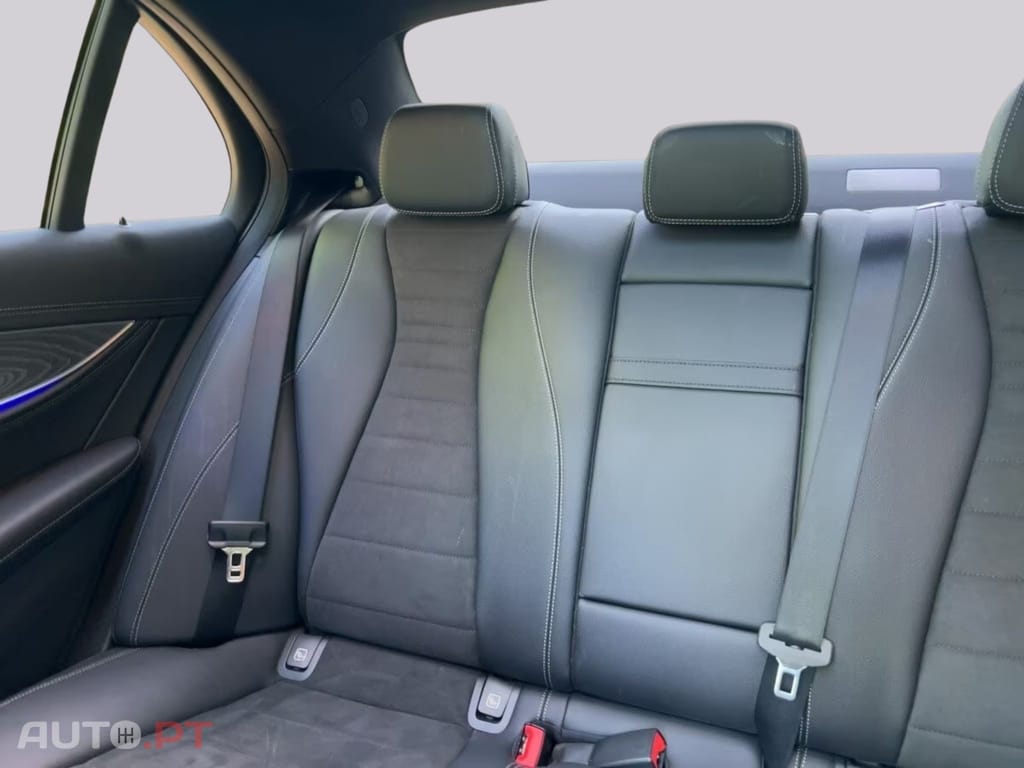 Mercedes-Benz E 300 de AMG-Line I.V.A DEDUTIVEL