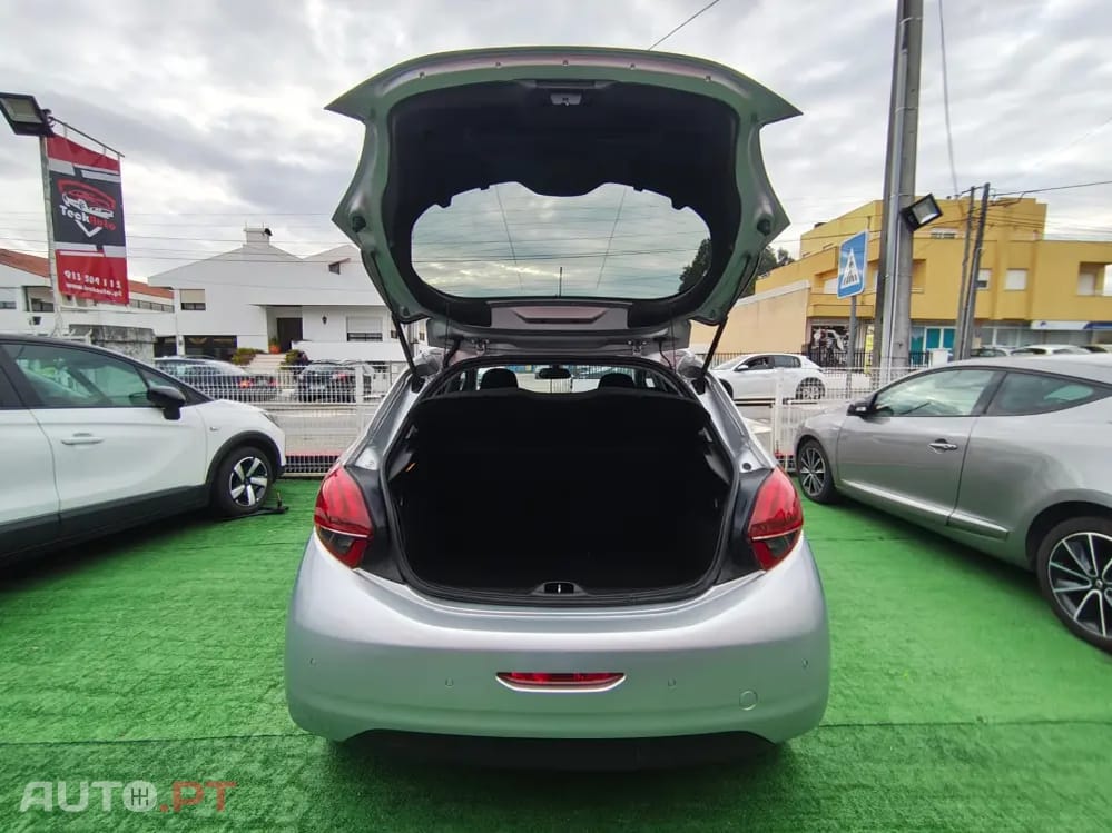 Peugeot 208 1.6 BlueHDi Style