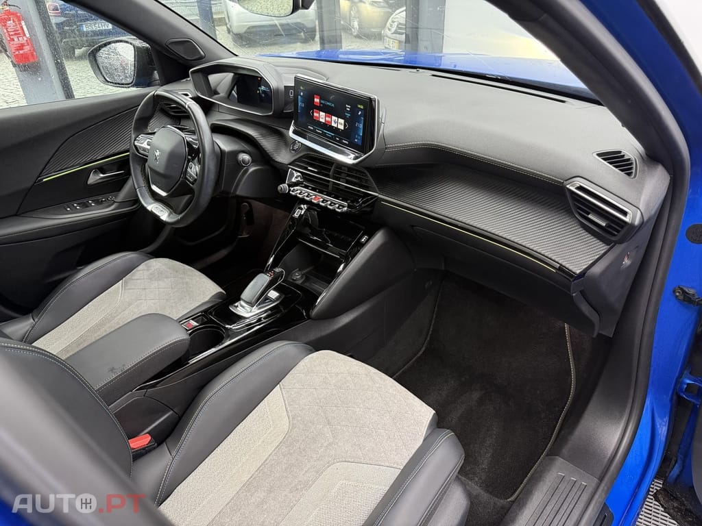 Peugeot E-2008 50 kWh GT