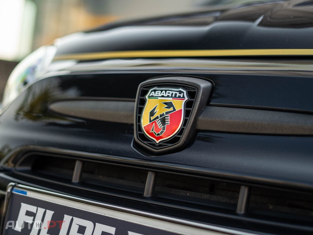 Abarth 595C 1.4 T-Jet Scorpioneoro