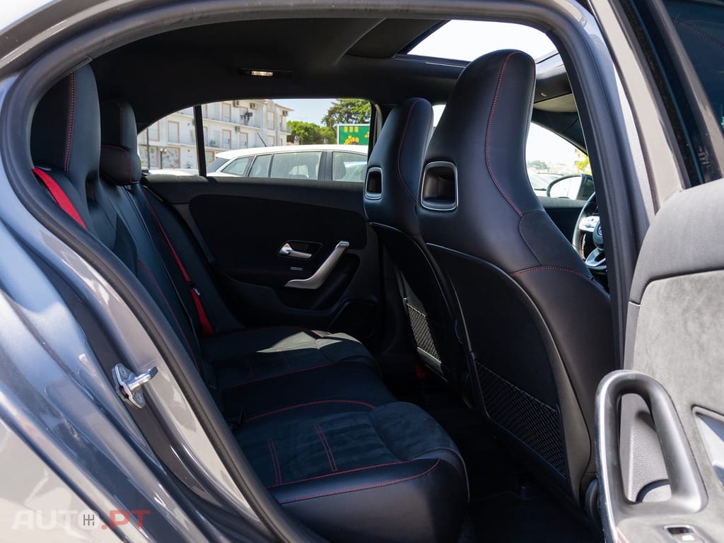 Mercedes-Benz A 35 AMG 4Matic Speedshift DCT 7G — fotografia 17