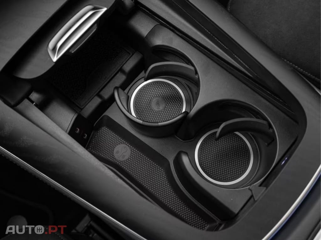 Mercedes-Benz E 220 d AMG I.V.A DEDUTÍVEL